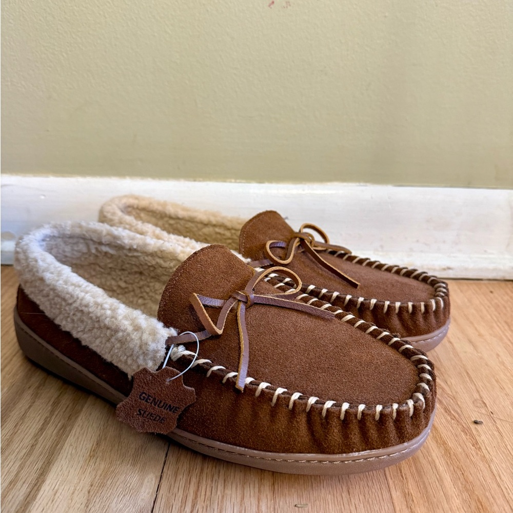 NWT Minnetonka Men’s Suede Everyday Trapper Brown Moccasin Slippers